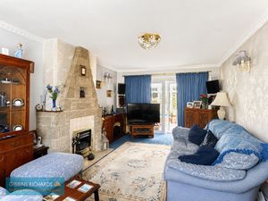 Sitting room- click for photo gallery